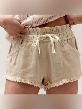 New! Urban Outfitters BDG Frankie Paperbag Micro Short in Cream frayed hem M